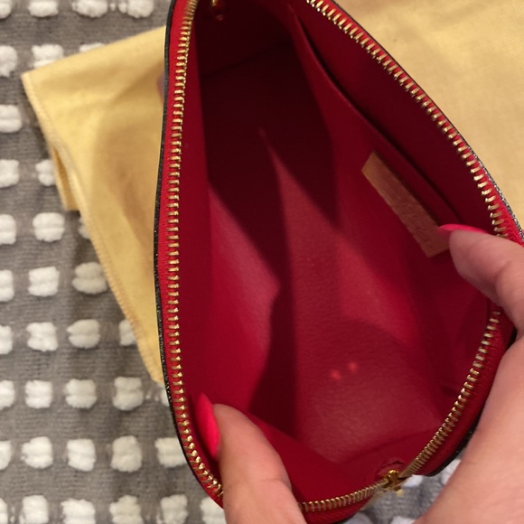 Louis Vuitton Patent Sweet Cosmetic Monogram Rose - Picture 5 of 8